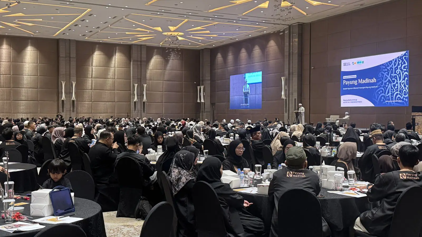 Manasik Umroh Akbar Payung Madinah: Ratusan jamaah berkumpul di ballroom hotel