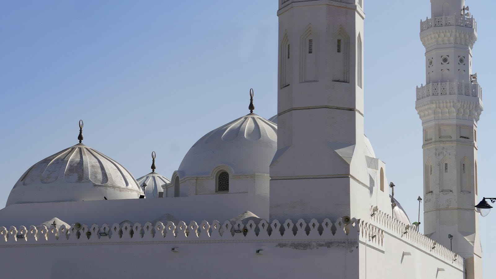 Sejarah Masjid Quba: Masjid Pertama dalam Islam dan Keutamaan Sholat di Dalamnya
