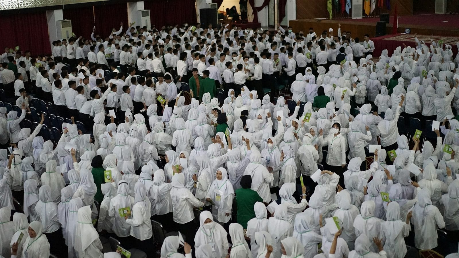 Peran Pembimbing Ibadah dan Tour Leader Payung Madinah Selama Perjalanan Umroh