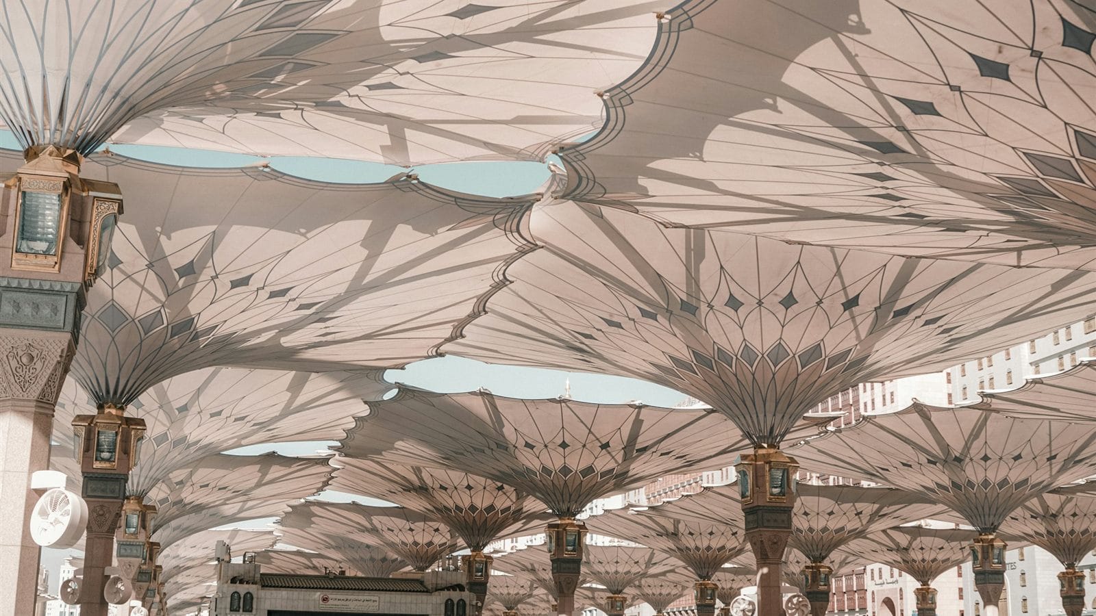 Filosofi Nama Payung Madinah: Makna Keteduhan bagi Jemaah Umroh dan Haji