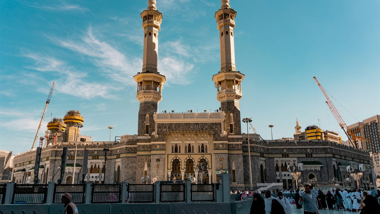 Pertanyaan yang Sering Diajukan Calon Jemaah Payung Madinah: Legalitas, Dokumen, hingga Pendampingan
