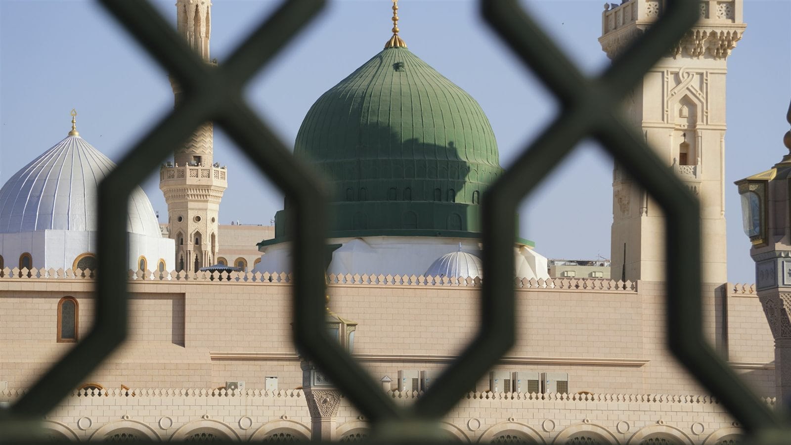 Apa Arti Travel Umroh Terbesar di Indonesia: Ukuran, Kapasitas, dan Hal yang Lebih Penting bagi Jemaah