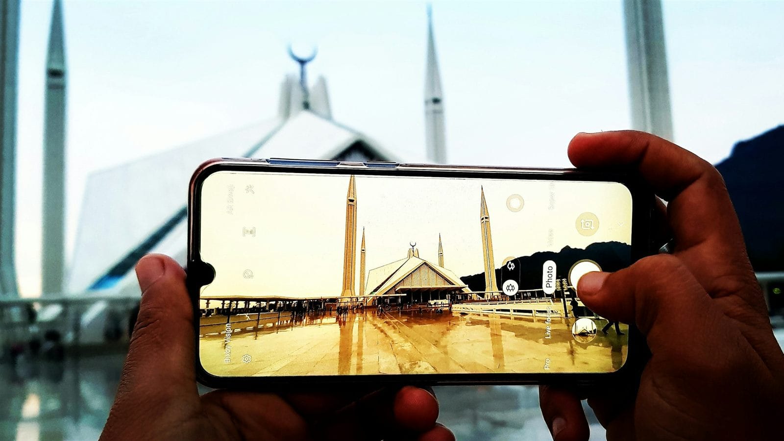 Dokumentasi Perjalanan Umroh di Payung Madinah: Menjaga Momen tanpa Mengganggu Ibadah