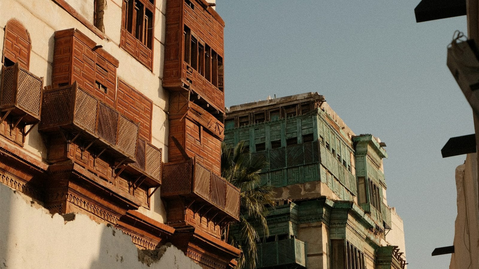 Pasar Balad di Kota Tua Jeddah: Sejarah Gerbang Menuju Makkah dan Adab Berkunjung bagi Jemaah Umroh