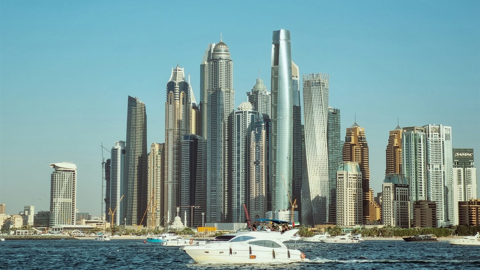 Umroh Plus Dubai bersama Payung Madinah: Menjaga Ibadah Tetap Utama saat Perjalanan Ditambah Satu Negara